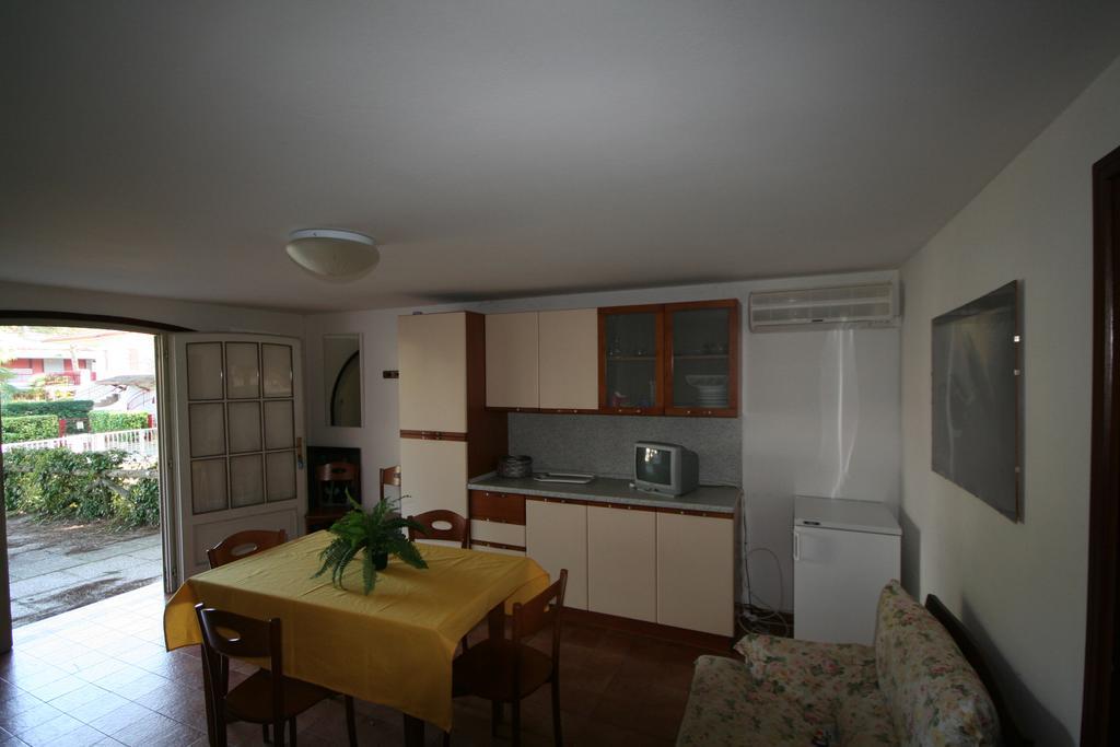 Ba - Villa Stella - 3 Apartments- Lignano Sabbiadoro Bagian luar foto