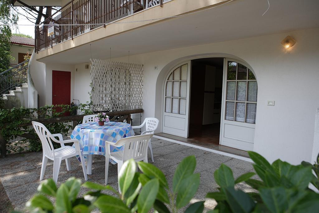 Ba - Villa Stella - 3 Apartments- Lignano Sabbiadoro Bagian luar foto