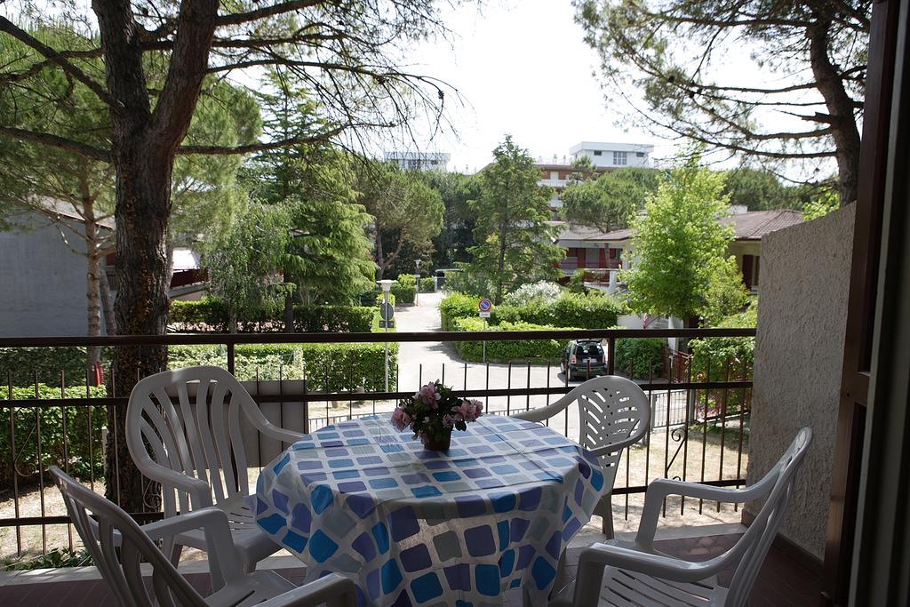 Ba - Villa Stella - 3 Apartments- Lignano Sabbiadoro Bagian luar foto