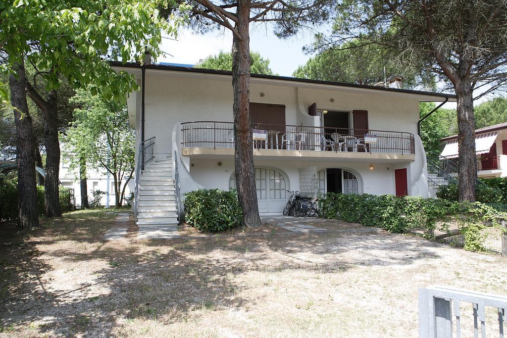 Ba - Villa Stella - 3 Apartments- Lignano Sabbiadoro Bagian luar foto