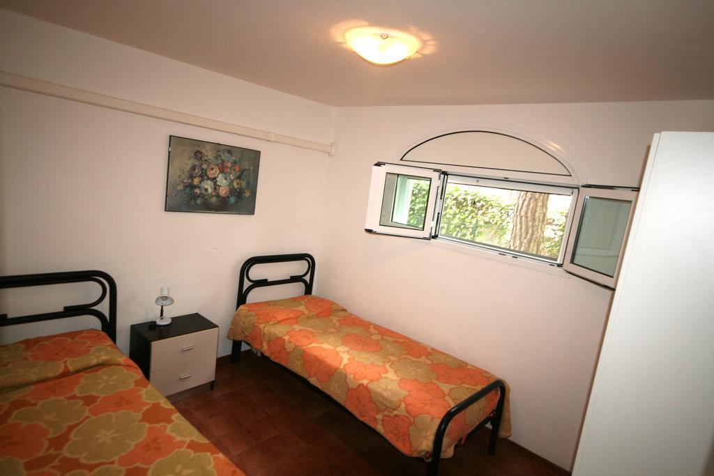 Ba - Villa Stella - 3 Apartments- Lignano Sabbiadoro Bagian luar foto